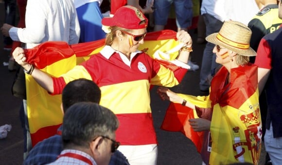 L'infante Elena d'Espagne s'était parée des couleurs du drapeau pour accueillir à Madrid la Roja, victorieuse de l'Euro 2012, le 2 juillet 2012.