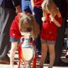 Les princesses Leonor, 6 ans, et Sofia, 5 ans, filles du prince Felipe et de la princesse Letizia d'Espagne, ont eu le privilège de jouer avec la coupe rapportée en Espagne par la Roja, victorieuse de l'Euro 2012, à la Zarzuela le 2 juillet 2012.