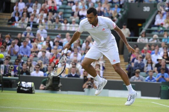 Jo-Wilfried Tsonga a du batailler pouraccéder à la demi-finale de Wimbledon le 4 juillet 2012 en disposant de Philipp Kohlschreiber (7-6, 4-6, 7-6, 6-2)