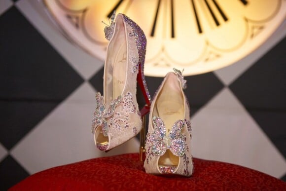 Voici la paire de souliers en dentelle, tulle et cristaux imaginée par Christian Louboutin pour Cendrillon.