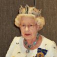 La reine Elizabeth II lors de sa visite officielle en Australie fin 2011, peut-être sa dernière. L'Australie, que Mike Hastings, ''véritable héritier du trône'' selon des historiens anglais, avait adoptée en 1960 et où il s'est éteint le 30 juin 2012 à 71 ans.