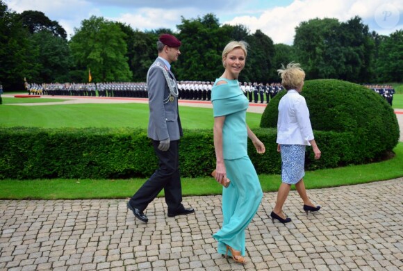 Le prince Albert II de Monaco et la princesse Charlene étaient reçus le 9 juillet 2012 au château Bellevue, résidence présidentielle à Berlin, par le président Joachim Gauck et sa compagne Daniella Schadt, au premier jour de leur visite officielle de deux jours en Allemagne.
