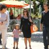 Kourtney Kardashian, Scott Disick et leur fils Mason en balade avec Kim Kardashian et Kanye West à Los Angeles, le 30 juin 2012.