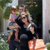 Kourtney Kardashian, Scott Disick et leur fils Mason en balade à Los Angeles, le 30 juin 2012.