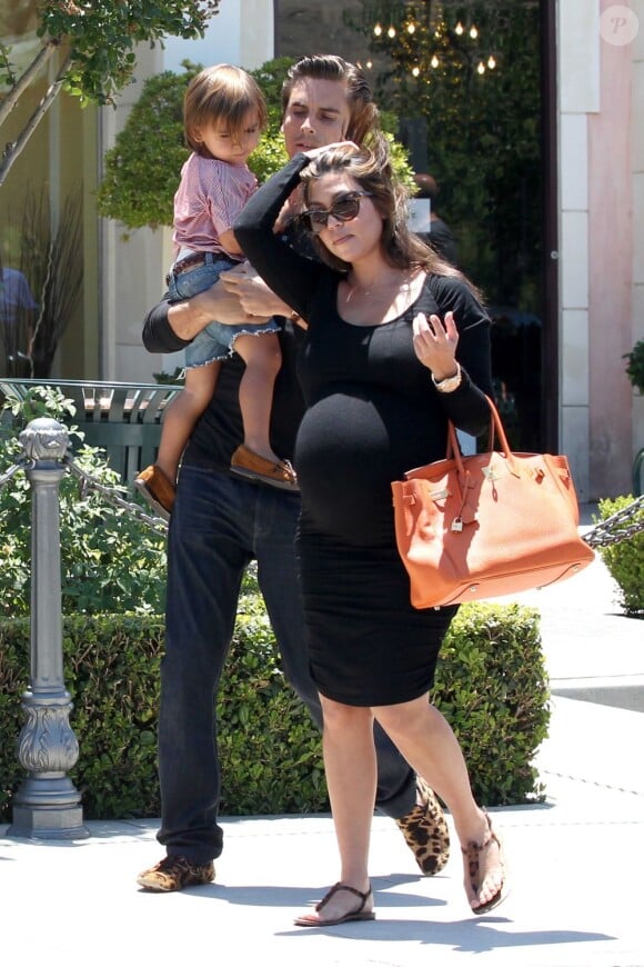 Kourtney Kardashian, Scott Disick et leur fils Mason en balade à Los Angeles, le 30 juin 2012.