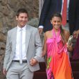 Lionel Messi et sa compagne Antonella Roccuzzo lors du mariage d'Andrès Iniesta et Anna Ortiz le 8 juillet 2012 au château Castillo de Tamarit en Tarragone