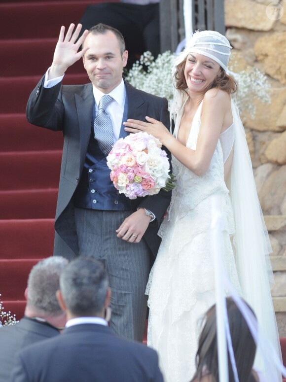 Andrés Iniesta et sa femme Anna Ortiz lors de leur mariage le 8 juillet 2012 au château Castillo de Tamarit en Tarragone