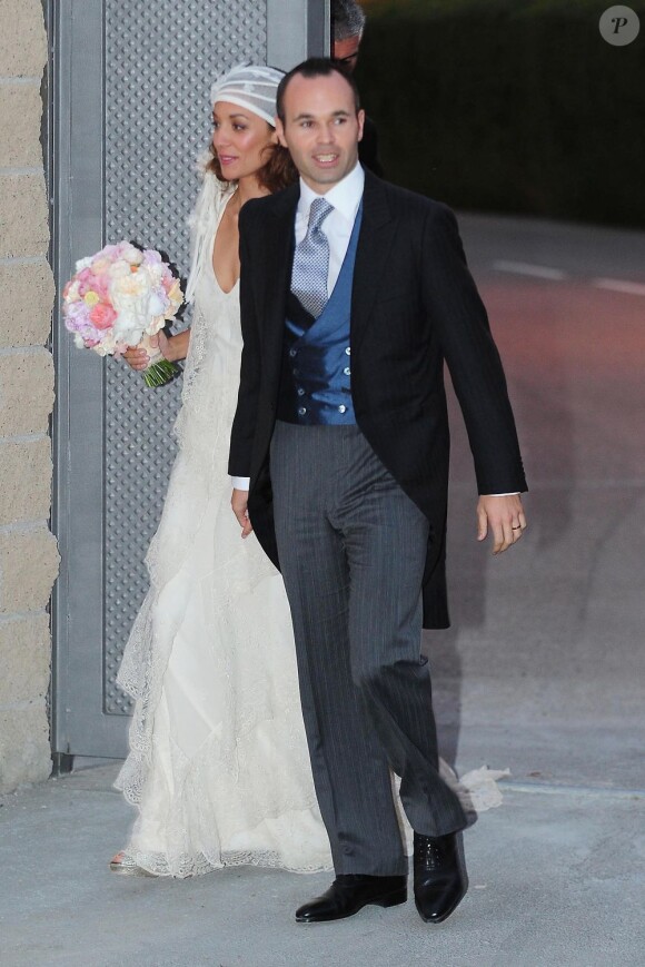 Andrés Iniesta et sa femme Anna Ortiz lors de leur mariage le 8 juillet 2012 au château Castillo de Tamarit en Tarragone