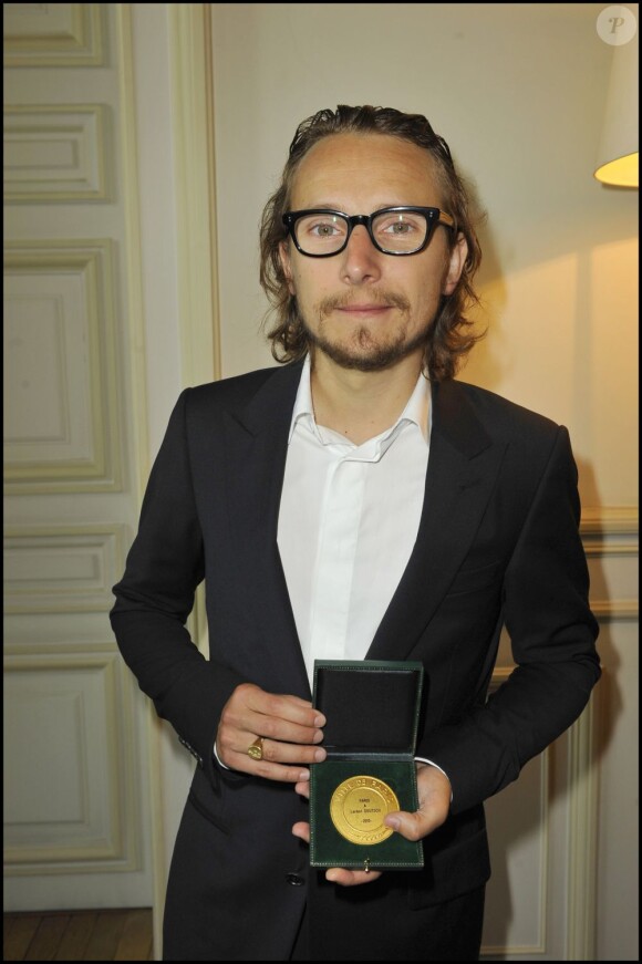 Lorànt Deutsch reçoit la médaille Vermeil de la ville de Paris, le 4 juin 2012.