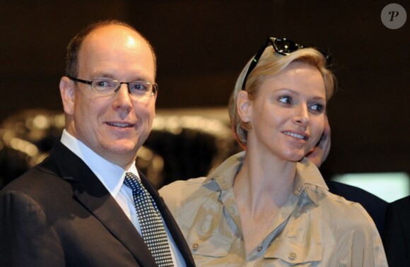 Le prince Albert de Monaco et la princesse Charlene à Stuttgart le 10 juillet 2012 au deuxième jour de leur visite officielle en Allemagne.