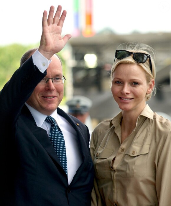 Le prince Albert de Monaco et la princesse Charlene à Stuttgart le 10 juillet 2012 au deuxième jour de leur visite officielle en Allemagne.