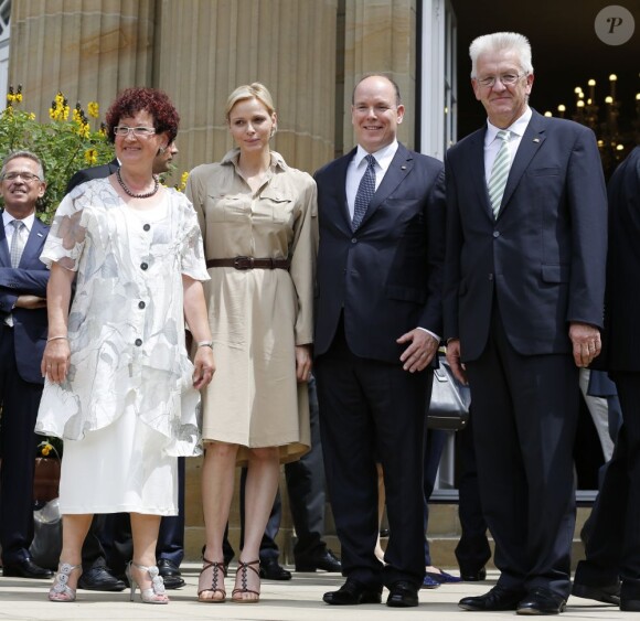 Le prince Albert de Monaco et la princesse Charlene ont été accueillis à la Villa Reitzenstein par le ministre-président de Baden Württemberg Winfried Kretschmann et son épouse Geline, à Stuttgart le 10 juillet 2012, au deuxième jour de leur visite officielle en Allemagne.