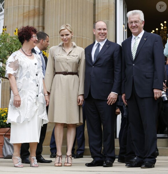 Le prince Albert de Monaco et la princesse Charlene ont été accueillis à la Villa Reitzenstein par le ministre-président de Baden Württemberg Winfried Kretschmann et son épouse Geline, à Stuttgart le 10 juillet 2012, au deuxième jour de leur visite officielle en Allemagne.