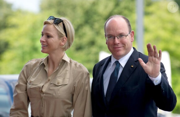 Le prince Albert de Monaco et la princesse Charlene à Stuttgart le 10 juillet 2012 au deuxième jour de leur visite officielle en Allemagne.