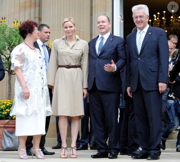Le prince Albert de Monaco et la princesse Charlene ont été accueillis à la Villa Reitzenstein par le ministre-président de Baden Württemberg Winfried Kretschmann et son épouse Geline, à Stuttgart le 10 juillet 2012, au deuxième jour de leur visite officielle en Allemagne.