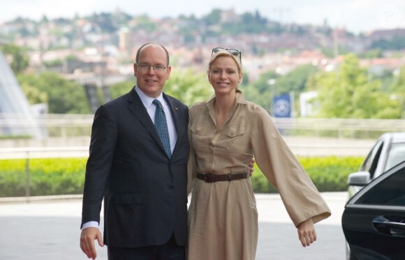 Le prince Albert de Monaco et la princesse Charlene à Stuttgart le 10 juillet 2012 au deuxième jour de leur visite officielle en Allemagne.