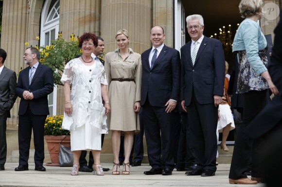 Le prince Albert de Monaco et la princesse Charlene ont été accueillis à la Villa Reitzenstein par le ministre-président de Baden Württemberg Winfried Kretschmann et son épouse Geline, à Stuttgart le 10 juillet 2012, au deuxième jour de leur visite officielle en Allemagne.