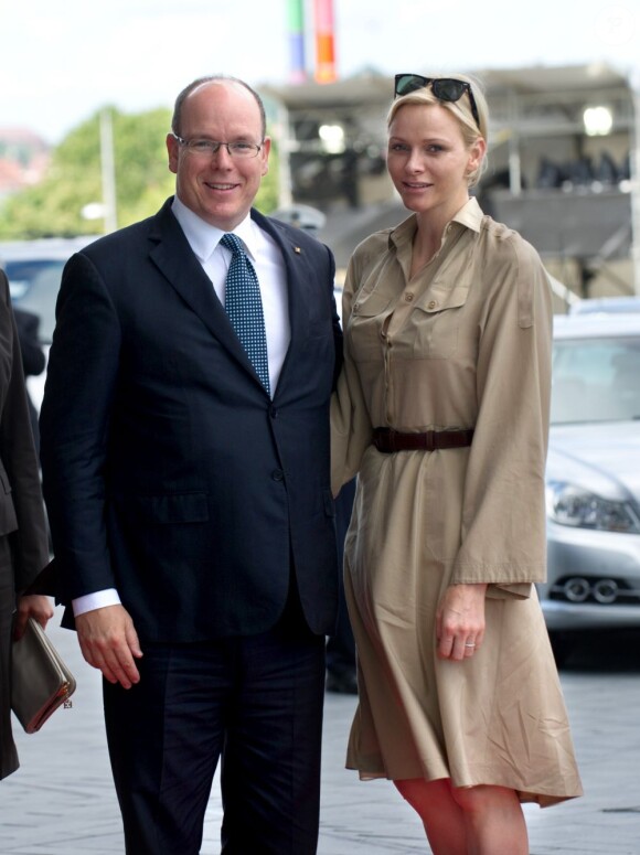 Le prince Albert de Monaco et la princesse Charlene à Stuttgart le 10 juillet 2012 au deuxième jour de leur visite officielle en Allemagne.