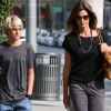 Cindy Crawford et son fils Presley font du shopping à Los Angeles. Le 10 juillet 2012.