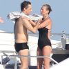Kate Moss et son époux Jamie Hince au large de Saint-Tropez le 11 juillet 2012