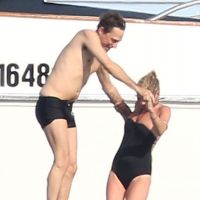 Kate Moss : Petit bidon, baignades et câlins, le top s'amuse comme une enfant !