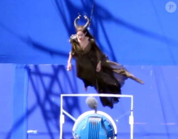 Angelina Jolie sur le tournage de Maleficent en Angleterre. Le 11 juillet 2012.