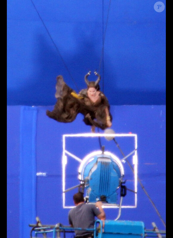 Angelina Jolie sur le tournage de Maleficent en Angleterre. Le 11 juillet 2012.