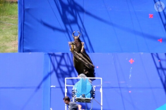 Angelina Jolie sur le tournage de Maleficent en Angleterre. Le 11 juillet 2012.