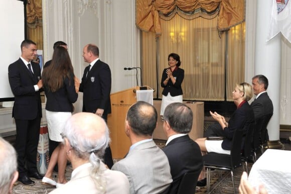 Le prince Albert de Monaco et la princesse Charlene procédaient le 12 juillet 2012 à la présentation de la délégation olympique monégasque pour les JO de Londres 2012, à l'Hôtel Hermitage. Six athlètes porteront les couleurs de la principauté.