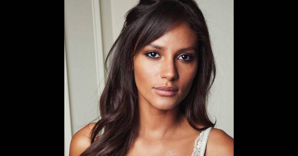 La ravissante Emanuela de Paula pose pour Next. - Purepeople