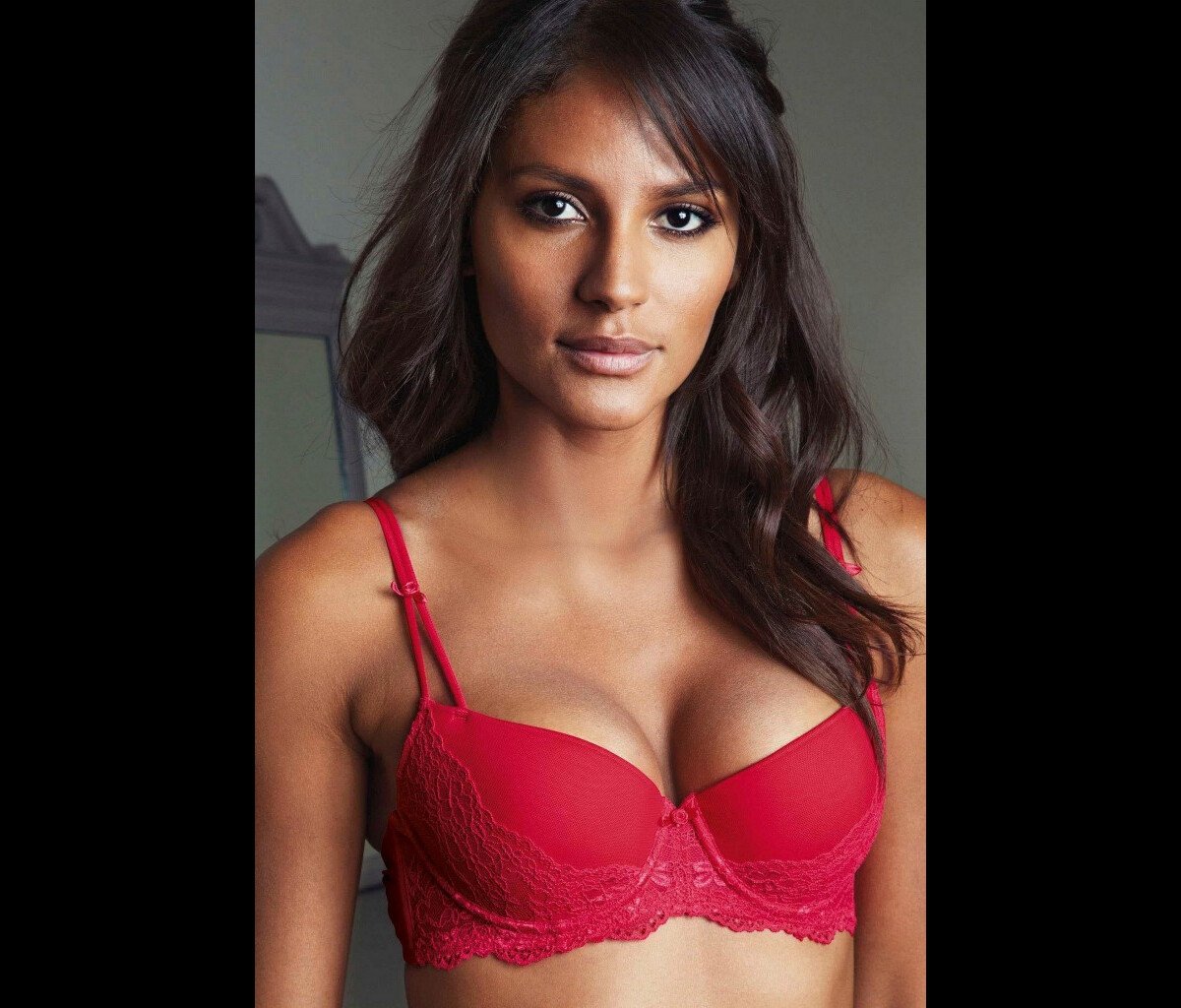 Photo Emanuela de Paula pour la marque de lingerie britannique