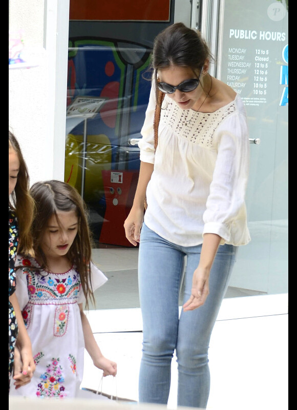 Katie Holmes et sa fille Suri au Children's Museum of Arts à New York le 13 juillet 2012