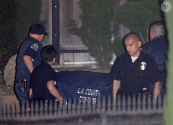 Image de la levée du corps de Sage Stallone, fils de Sylvester Stallone, à Studio City le 13 juillet 2012. Le comédien de 36 ans a été retrouvé mort des suites d'une overdose médicamenteuse.