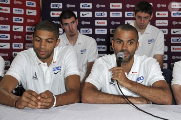 En conférence de presse, Tony Parker et l'Equipe de France de basket participent au World Basketball Festival à la Cité Universitaire à Paris, le 14 juillet 2012