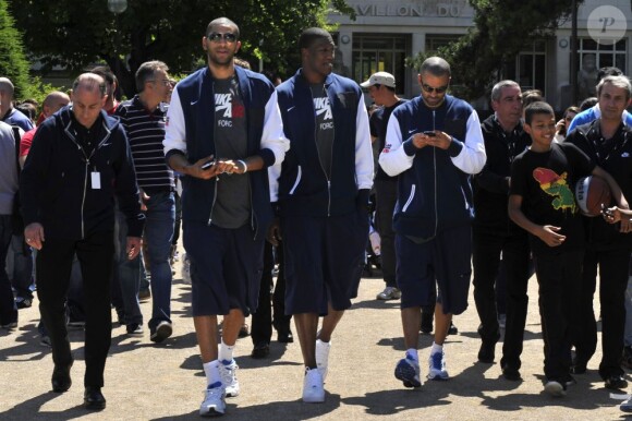 Tony Parker et l'Equipe de France de basket participent au World Basketball Festival à la Cité Universitaire à Paris, le 14 juillet 2012