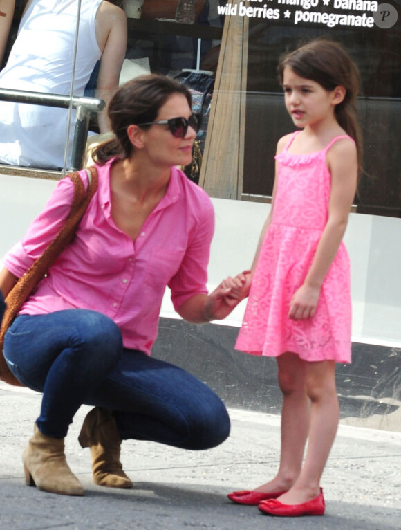La jolie Katie Holmes et Suri Cruise dans les rues de New York, le 15 juillet 2012