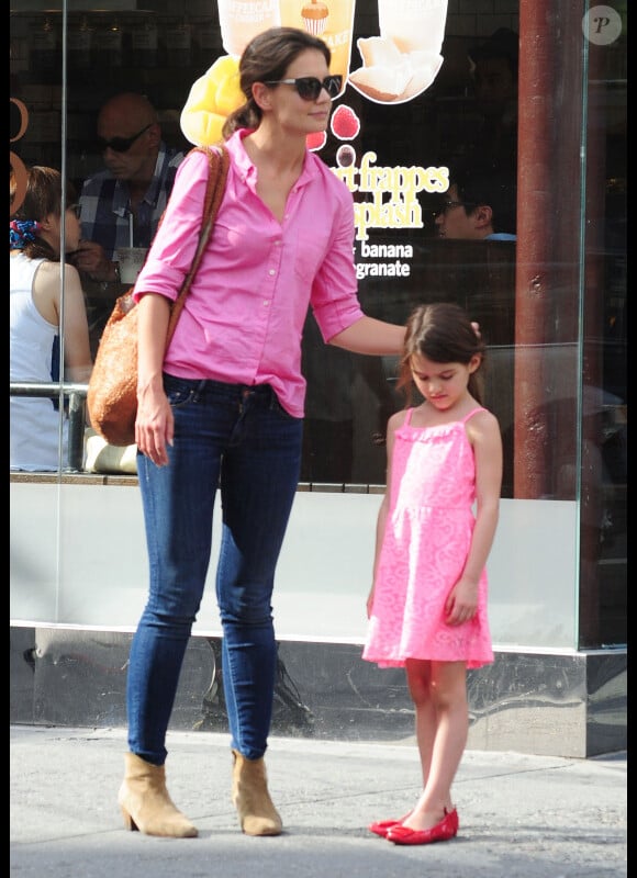 Katie Holmes et Suri Cruise dans les rues de New York, le 15 juillet 2012 - Suri a l'air triste