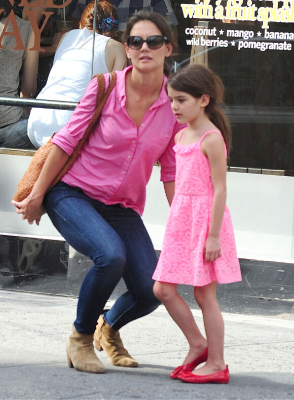 Katie Holmes et Suri Cruise dans les rues de New York, le 15 juillet 2012 - Mère et fille sont allées dans une animalerie