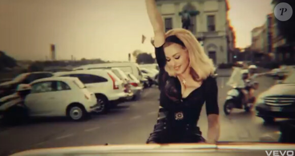 Image extraite du clip Turn up the radio de Madonna, juillet 2012.