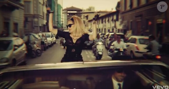 Image extraite du clip Turn up the radio de Madonna, juillet 2012.