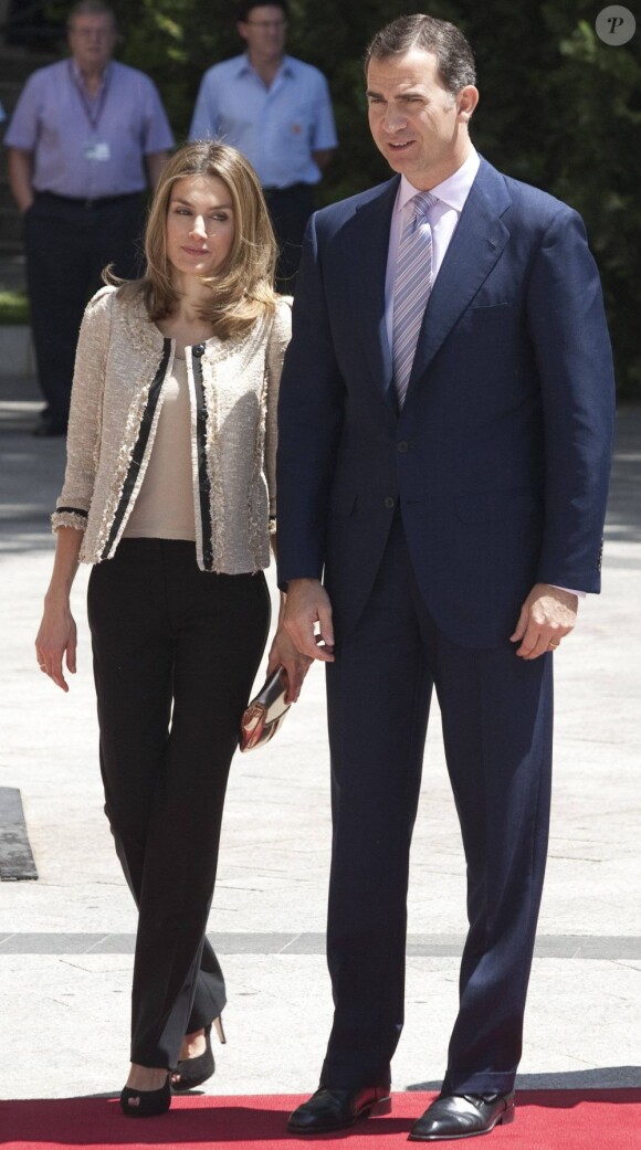 Le prince Felipe et la princesse Letizia d'Espagne présidaient le 16 juillet 2012 au Sénat, à Madrid, le dîner de remise du Prix Luis Carandell du journalisme parlementaire, attribué pour sa 8e édition à Rocío Antoñanzas de Toledo, journaliste politique de l'agence EFE.