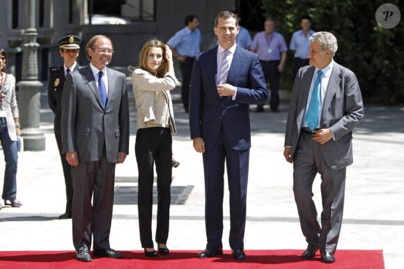 Felipe et Letizia d'Espagne étaient le 16 juillet 2012 au Sénat, à Madrid, pour le dîner de remise du Prix Luis Carandell du journalisme parlementaire, attribué pour sa 8e édition à Rocío Antoñanzas de Toledo, journaliste politique de l'agence EFE.