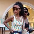 Rihanna fait du shopping dans les boutiques de luxe avec sa BFF/assistante Melissa Forde. Porto Cervo, le 17 juillet 2012.