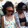 Rihanna fait du shopping dans les boutiques de luxe avec sa BFF/assistante Melissa Forde. Porto Cervo, le 17 juillet 2012.