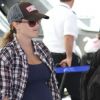 L'actrice Reese Witherspoon, enceinte, à l'aéroport de Los Angeles, le 19 juillet 2012.
