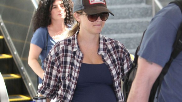 Reese Witherspoon enceinte : La star, c'est son ventre rond !