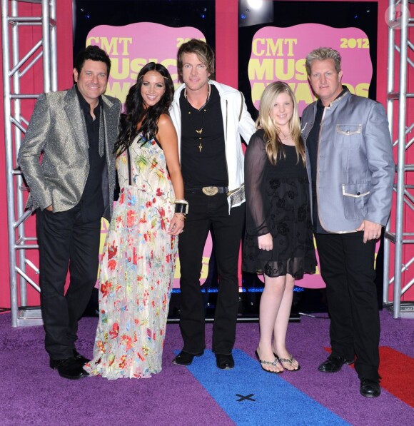 Les Rascal Flatts (Jay DeMarcus, Tiffany Fallon, Joe Don Rooney, Gary LeVox et sa fille Brittany) le 6 juin 2012 à Nashville