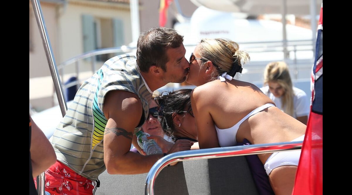 Sébastien Loeb: Tendre baiser avec sa douce Séverine sous le soleil des  vacances - Purepeople