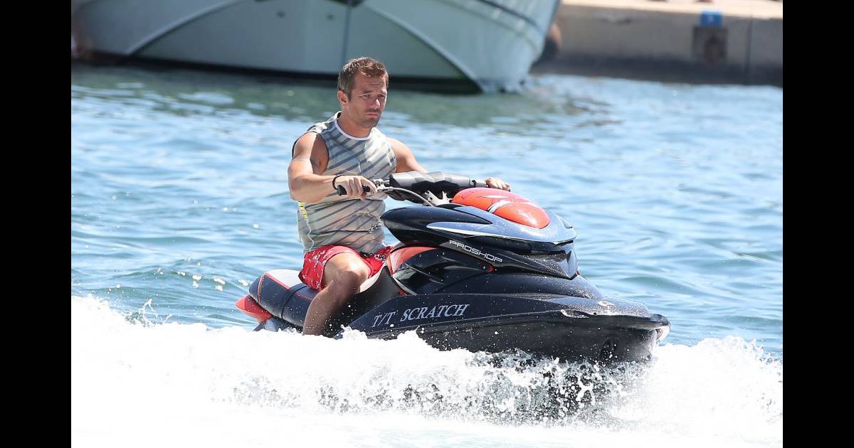 Sébastien Loeb et sa femme Séverine en vacances dans le port de Saint ...