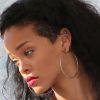 Rihanna s'apprête à poser le pied à Saint-Tropez pour une séance shopping. Le 23 juillet 2012.